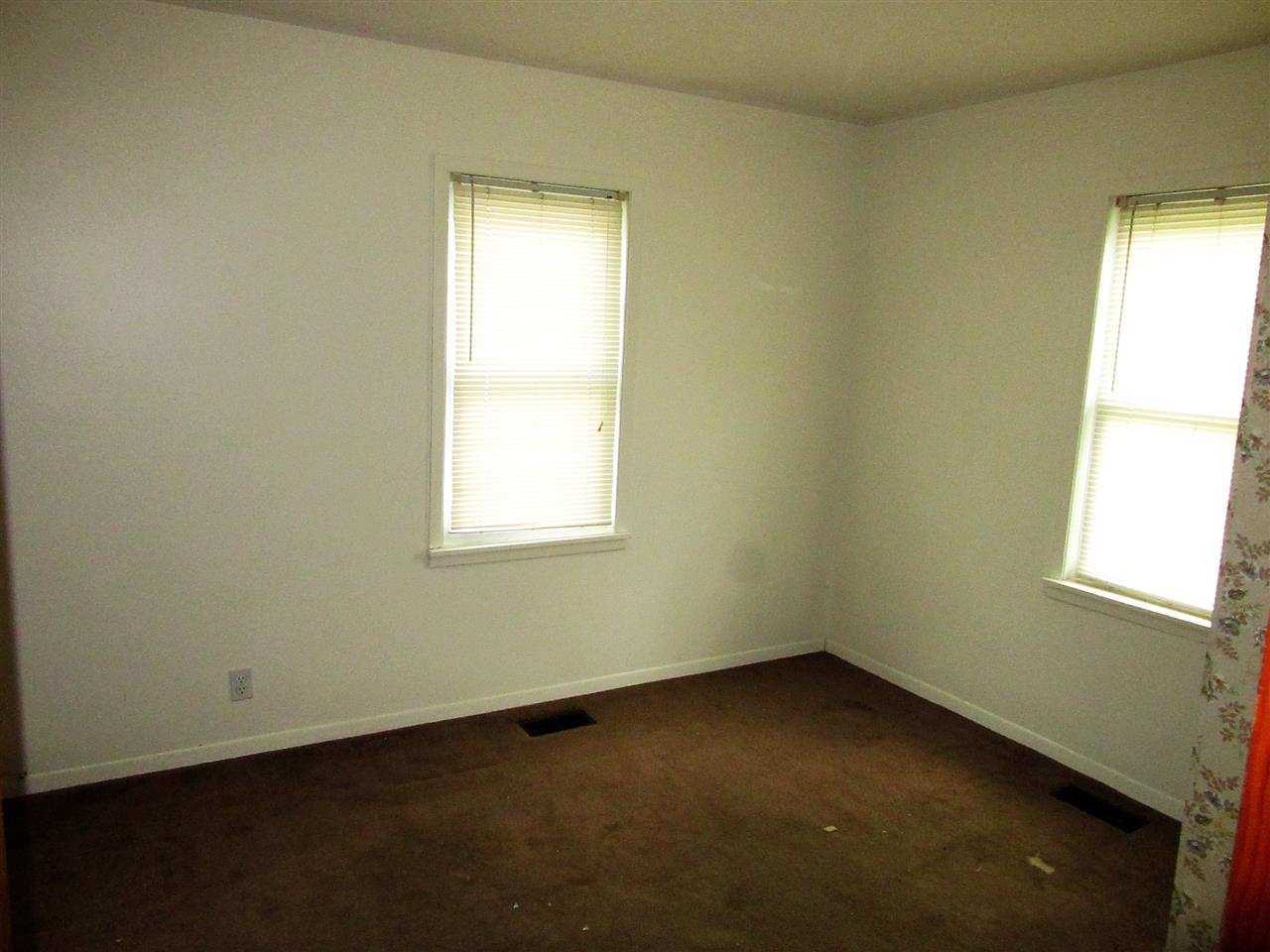 814 R Street Bedford, IN 47421 - Photo 7 of 12 Gallery Image 7