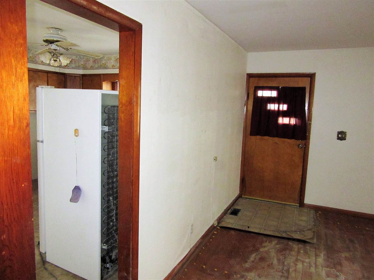 814 R Street Bedford, IN 47421 - Photo 8 of 12 Gallery Image 8