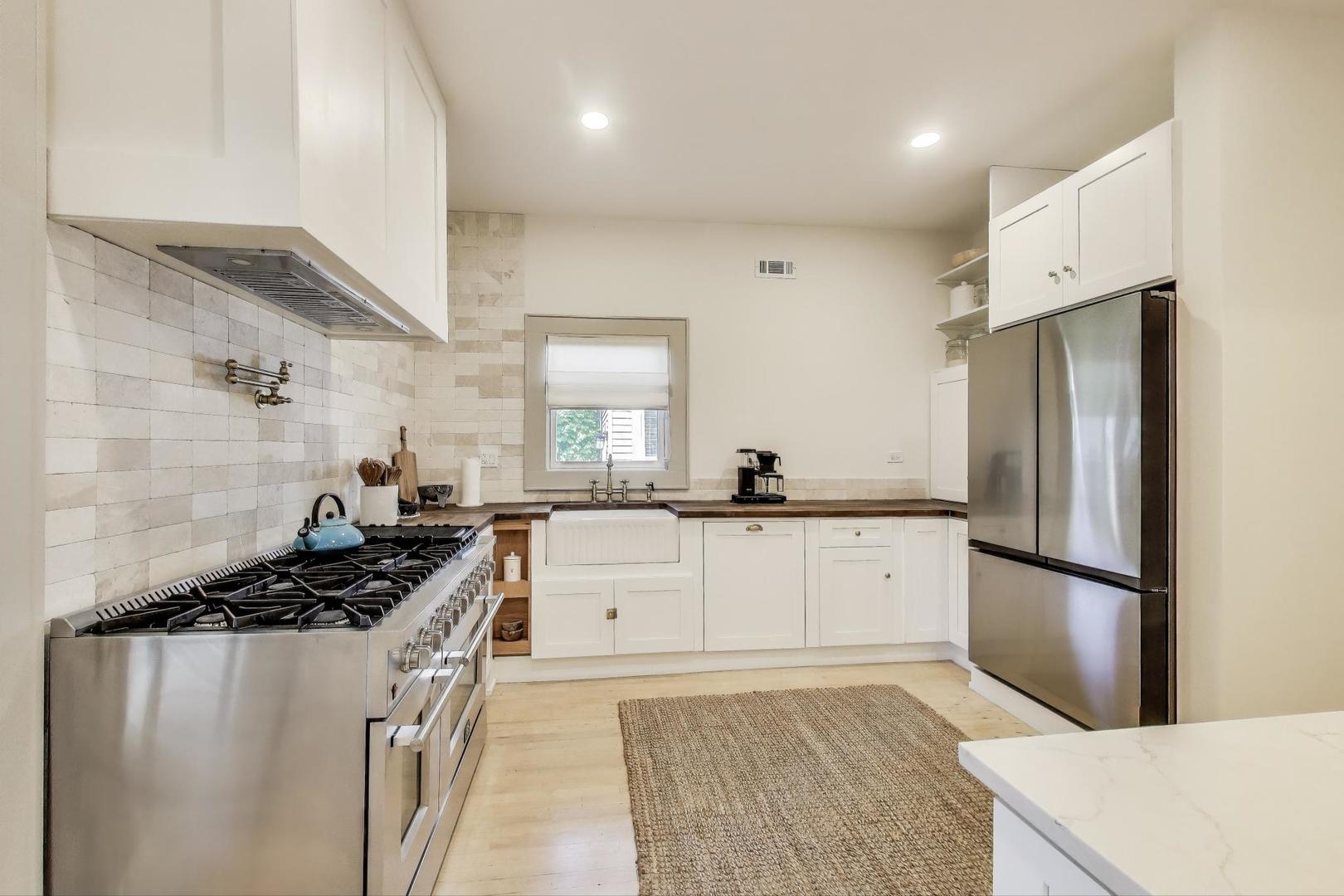 1951 West Addison Street Chicago, IL 60613 - Photo 9 of 33 Gallery Image 9