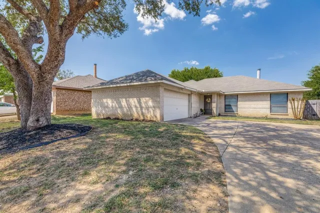 $270,000 | 2600 Echo Point Drive, Fort Worth, TX 76123