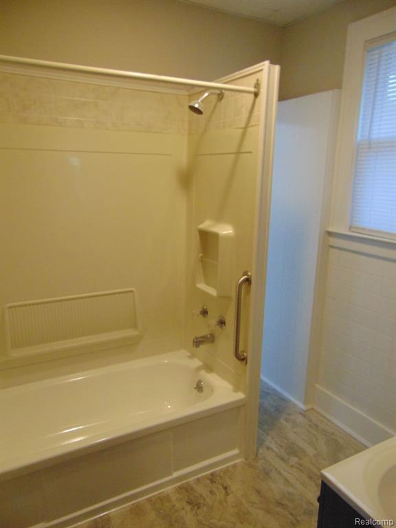 15350 East 10 Mile Road, Unit 1 Eastpointe, MI 48021 - Photo 8 of 17