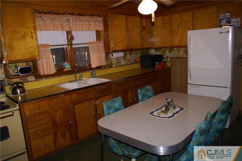 387 Pleasant Valley Road Old Bridge, NJ 08857 - Photo 4 of 10 Gallery Image 4
