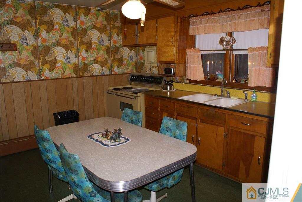 387 Pleasant Valley Road Old Bridge, NJ 08857 - Photo 5 of 10 Gallery Image 5