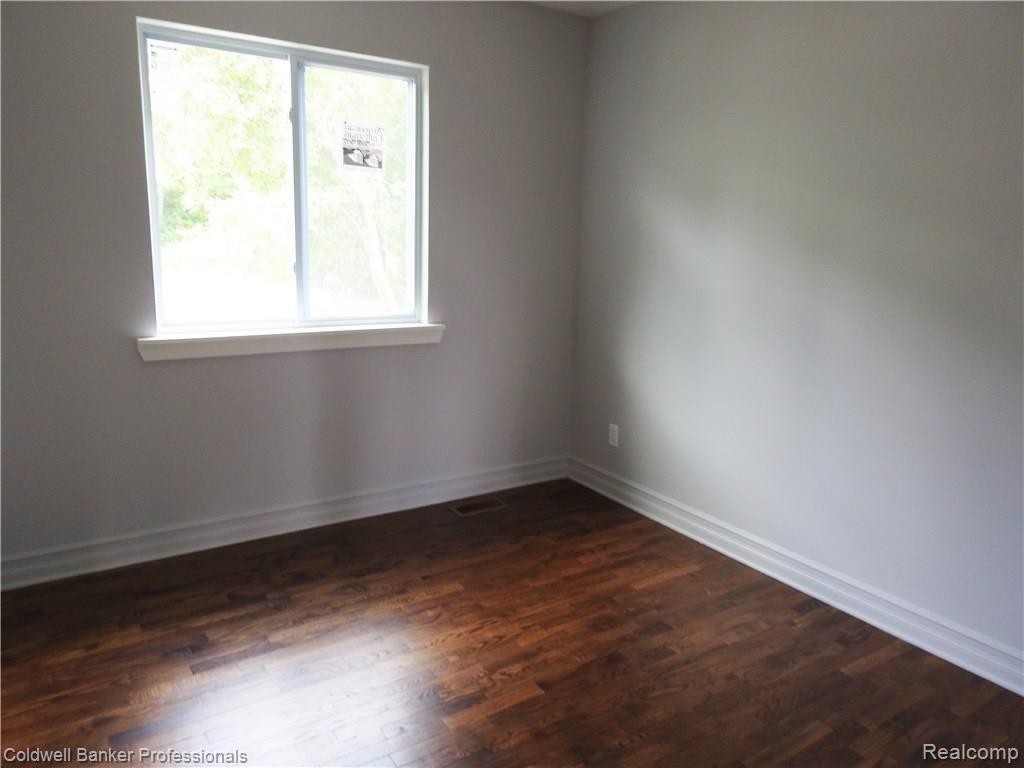 2100 Bray Road Attica, MI 48412 - Photo 9 of 18 DSCN0409.JPG