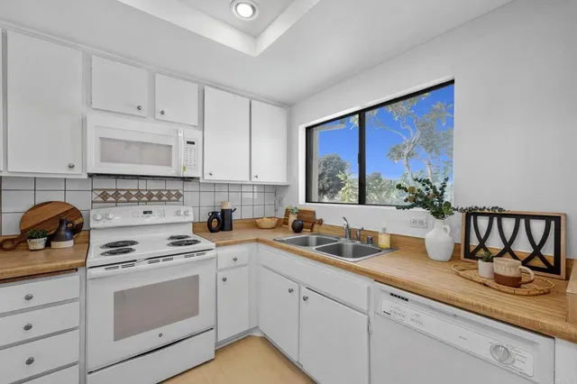 $479,000 | 3468 Los Mochis Way, Oceanside, CA 92056