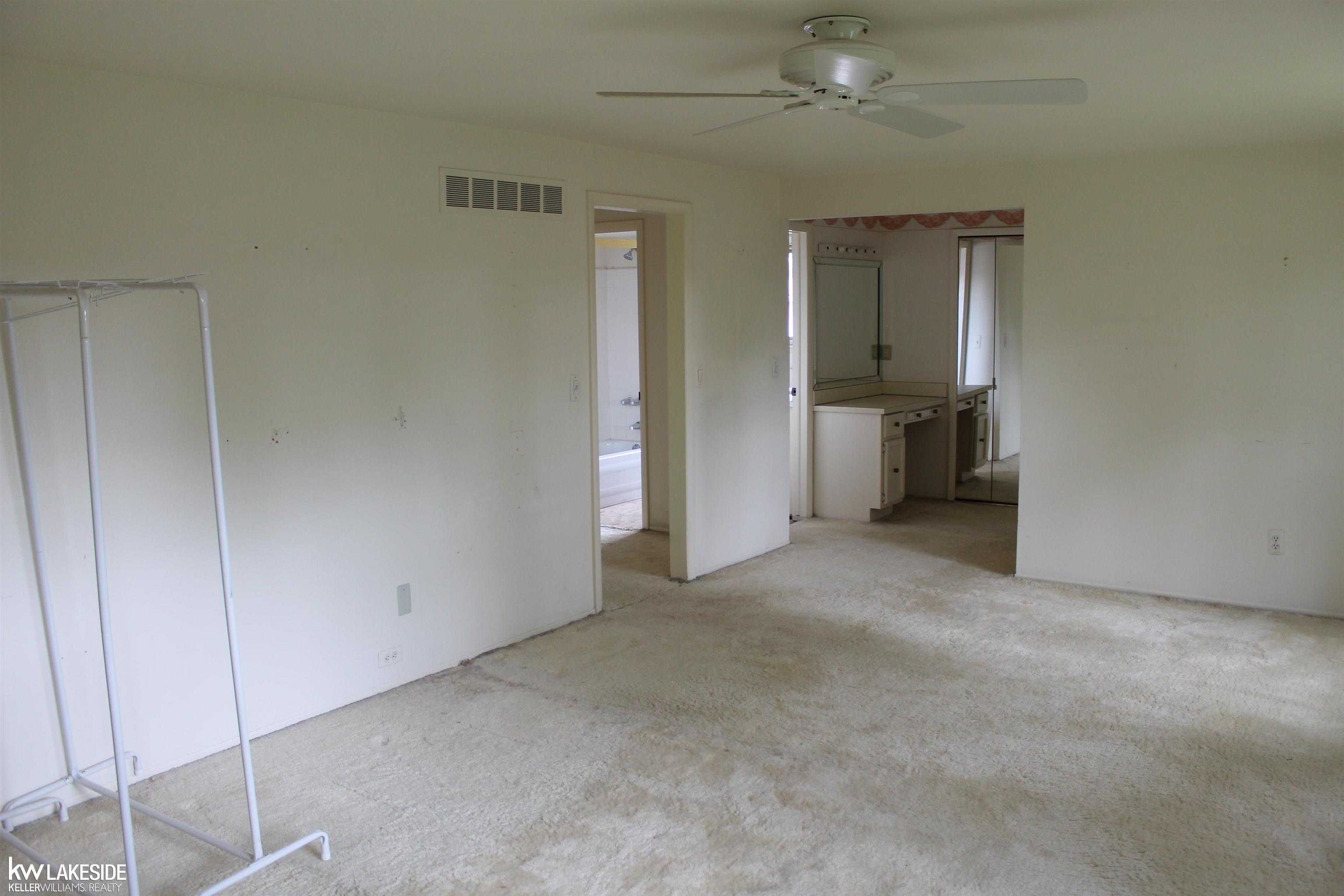 3974 Old Creek Road Troy, MI 48084 - Photo 19 of 32 50091748-27.JPG
