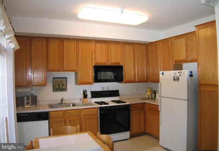 11401 Gate Hill Place, Unit K Reston, VA 20194 - Photo 5 of 7 Kitchen