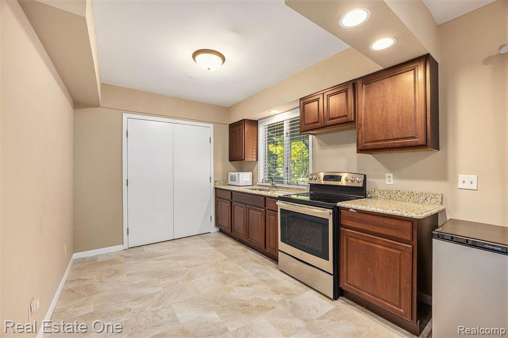 1083 North Livernois Road Rochester Hills, MI 48306 - Photo 22 of 36 Gallery Image 22