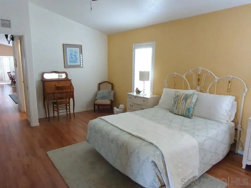 444 North El Camino Real, Unit 111 Encinitas, CA 92024 - Photo 9 of 16 Primary Bedroom