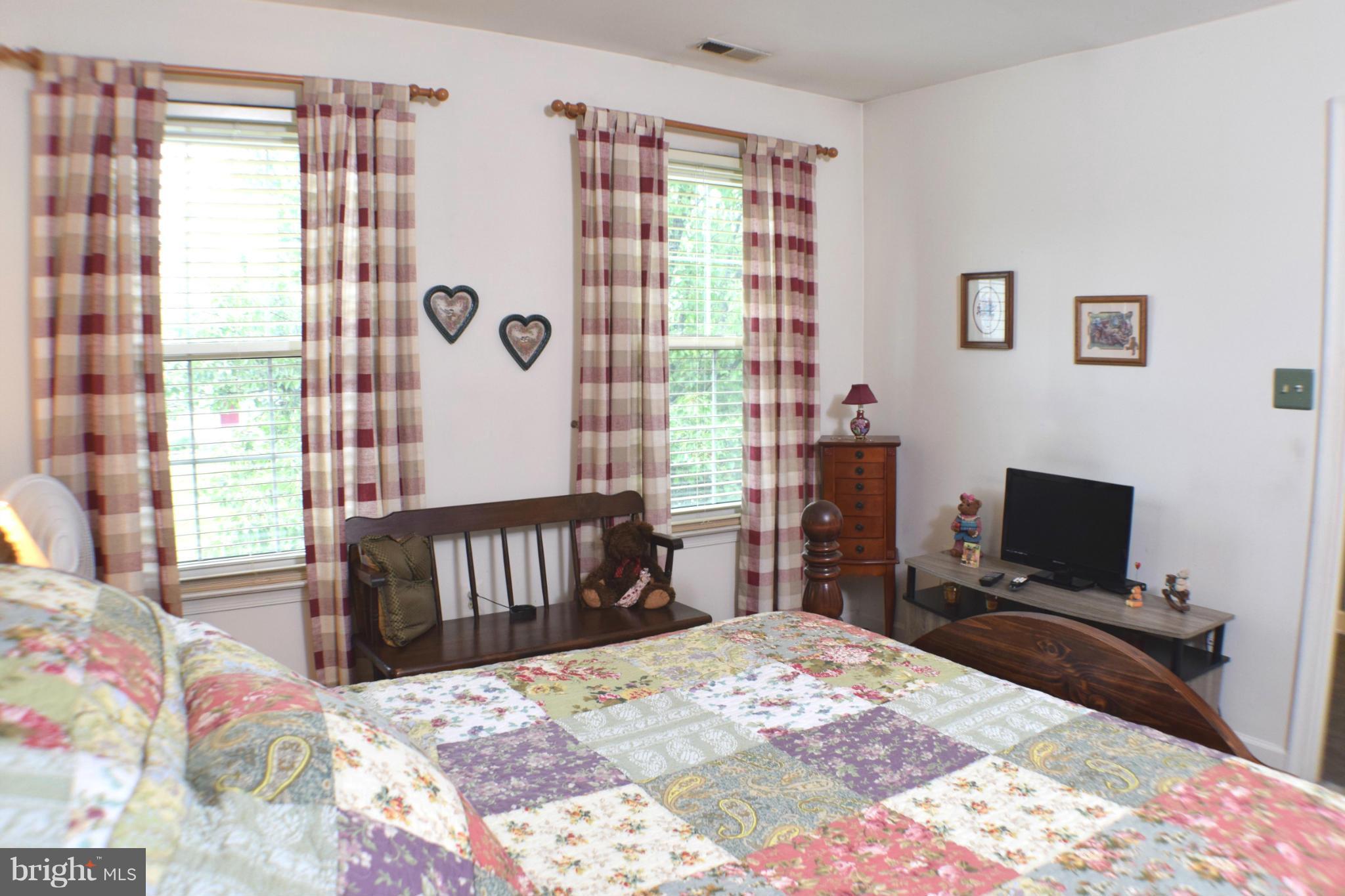 9273 Ridgefield Circle Frederick, MD 21701 - Photo 14 of 30 Bedroom (Master)