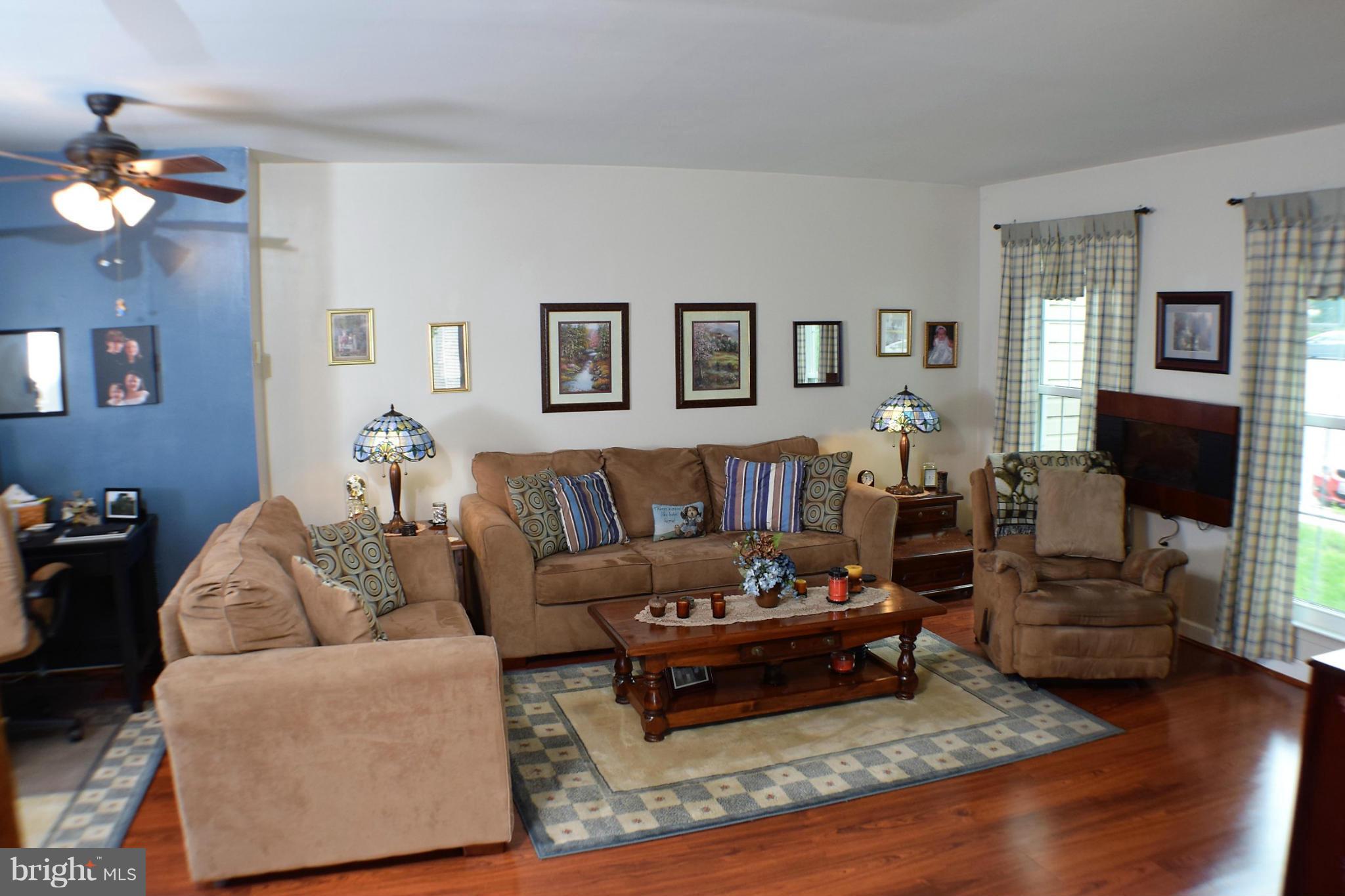 9273 Ridgefield Circle Frederick, MD 21701 - Photo 3 of 30 Living Room