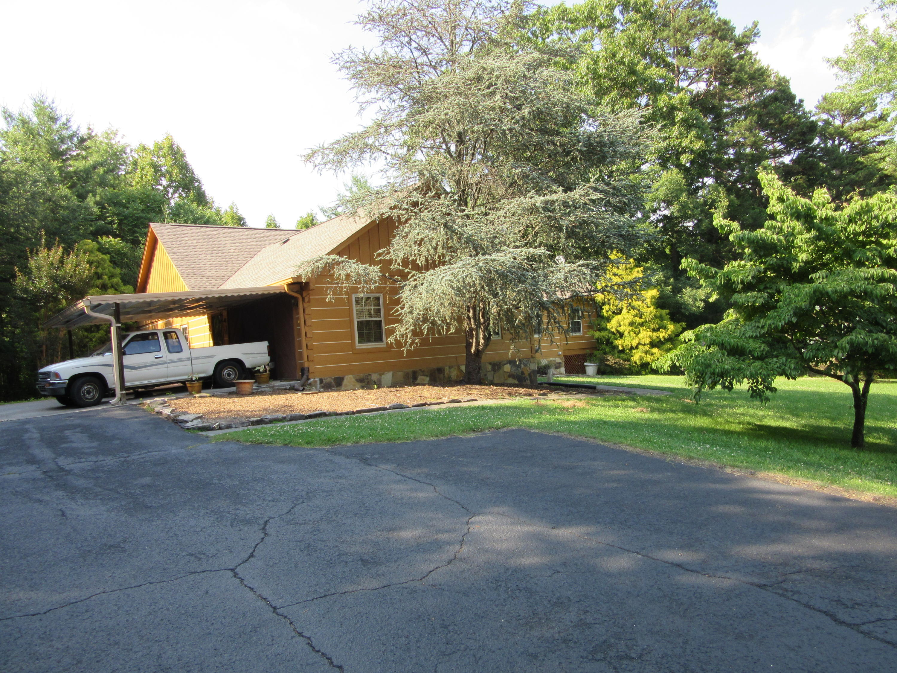 5341 Fort Sumter Road Knoxville, TN 37938 - Photo 4 of 28 Parking apron..