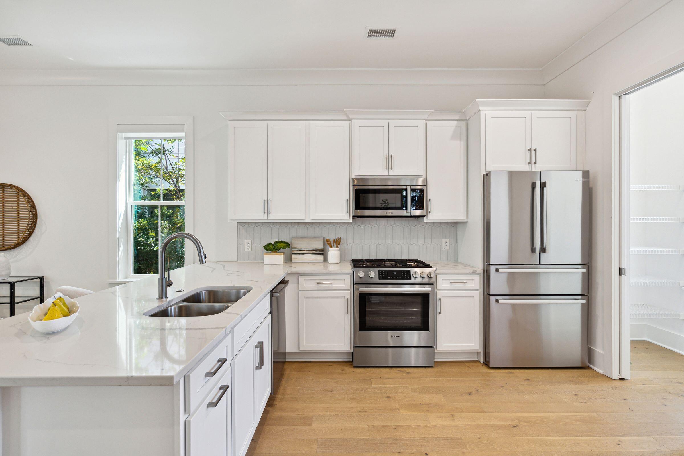 125 Bratton Circle Mount Pleasant, SC 29464 - Photo 2 of 53 125BrattonCircle-KeenEyeMarketing-010