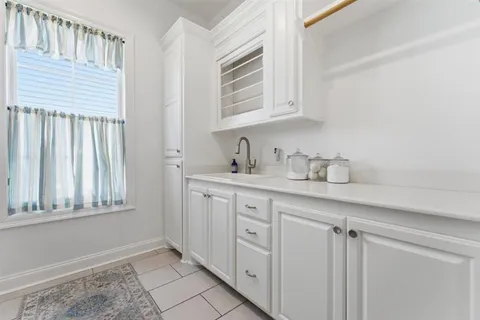 $865,000 | 5847 Lakeview Lane, Lake Charles, LA 70605
