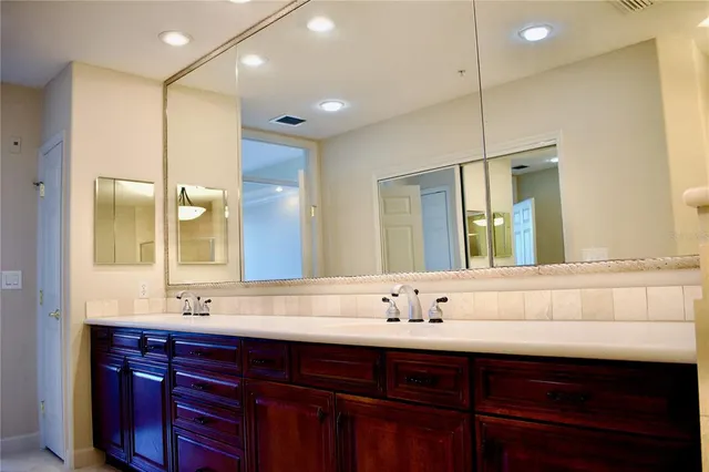 a plant is in front of flowers