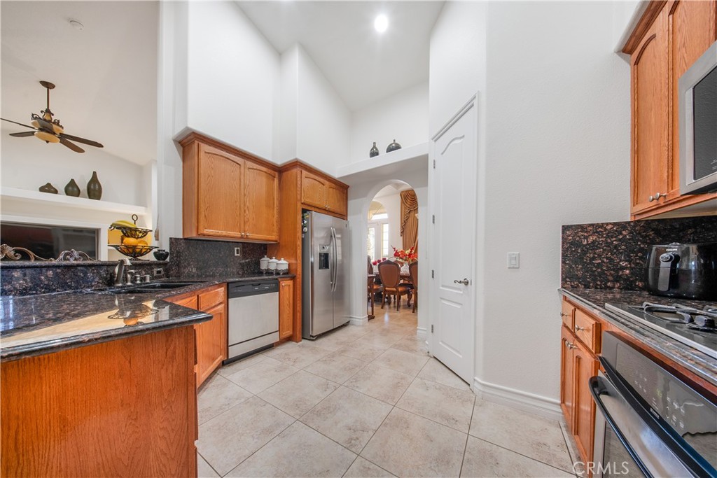 10490 Joshua Road Oak Hills, CA 92344 - Photo 15 of 59