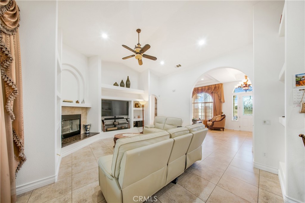 10490 Joshua Road Oak Hills, CA 92344 - Photo 16 of 59