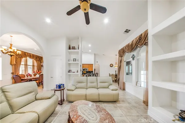 $658,000 | 10490 Joshua Road, Oak Hills, CA 92344