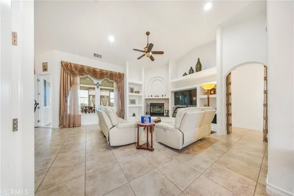 $658,000 | 10490 Joshua Road, Oak Hills, CA 92344