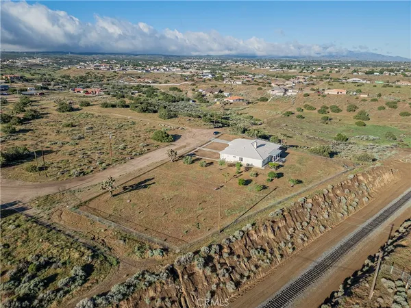 $658,000 | 10490 Joshua Road, Oak Hills, CA 92344