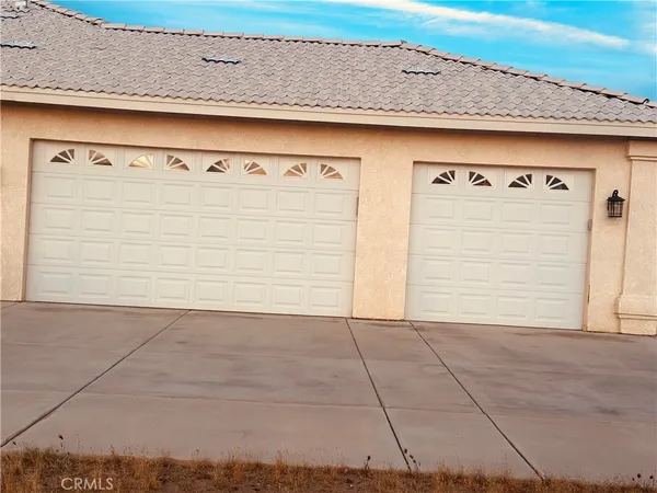 $658,000 | 10490 Joshua Road, Oak Hills, CA 92344