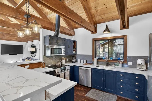 $1,025,000 | 11805 St Bernard Drive, Truckee, CA 96161