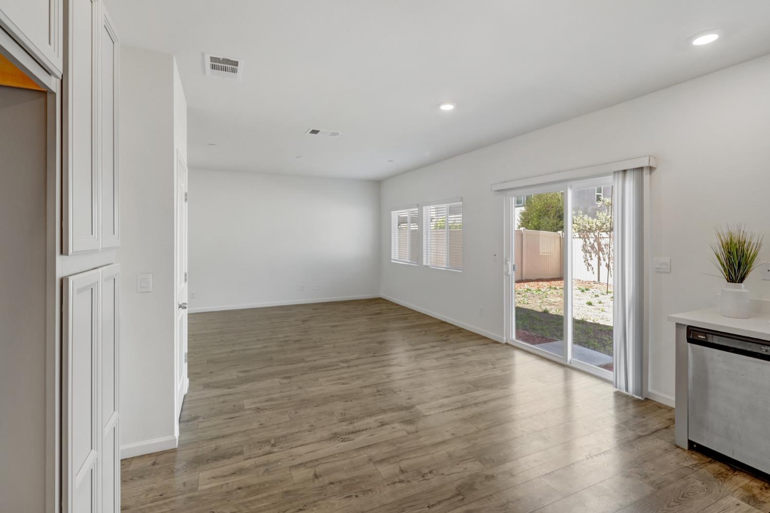 2887 Krone Way Antelope, CA 95843 - Photo 11 of 46