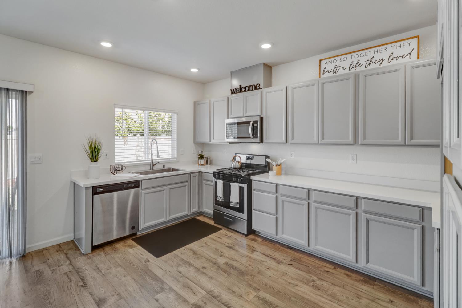 2887 Krone Way Antelope, CA 95843 - Photo 7 of 46