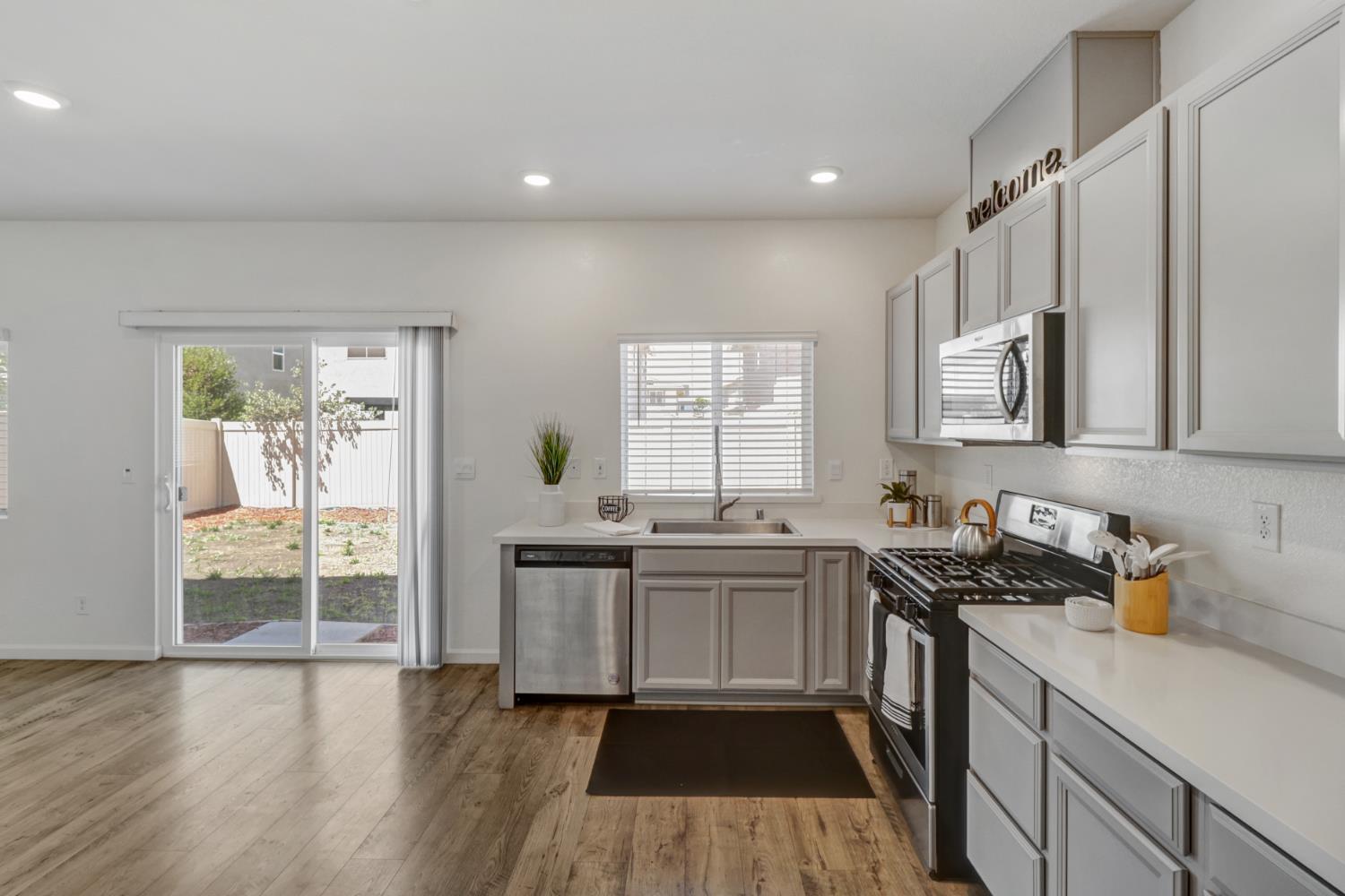 2887 Krone Way Antelope, CA 95843 - Photo 8 of 46