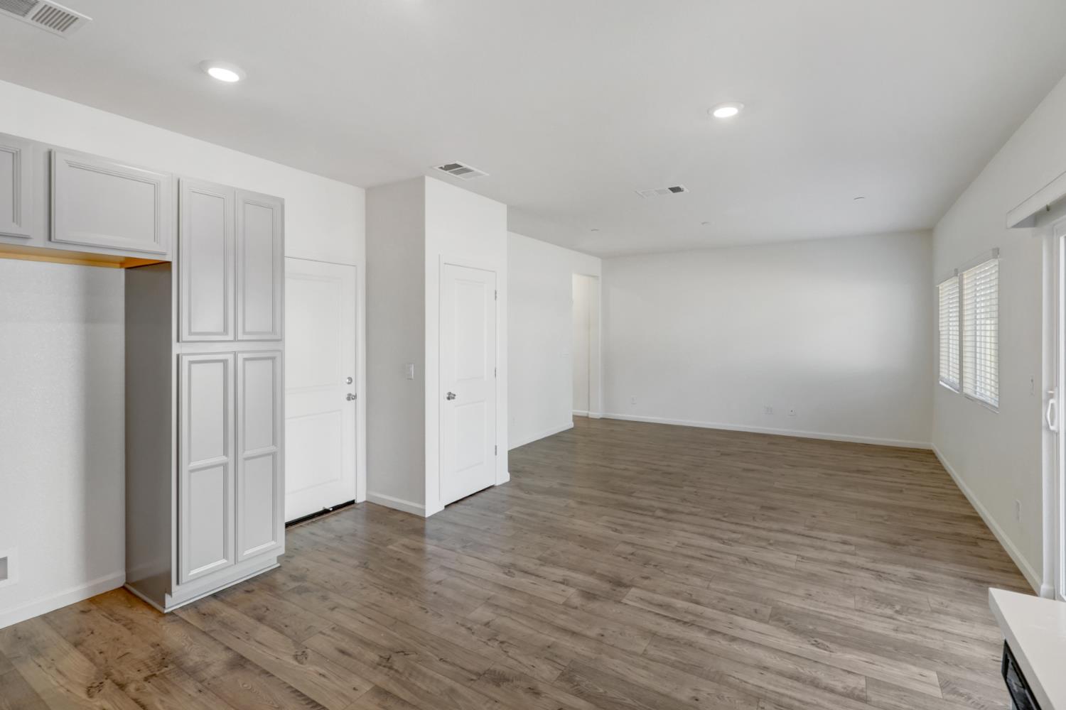 2887 Krone Way Antelope, CA 95843 - Photo 10 of 46
