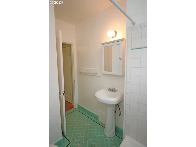 $1,090,000 | 1805 Northeast 8th Avenue, Portland, OR 97212