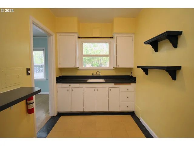 $1,090,000 | 1805 Northeast 8th Avenue, Portland, OR 97212