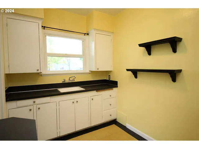 $1,090,000 | 1805 Northeast 8th Avenue, Portland, OR 97212