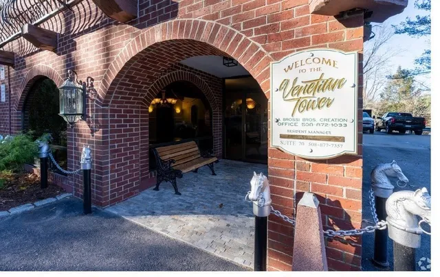 a view of entryway with a outdoor space