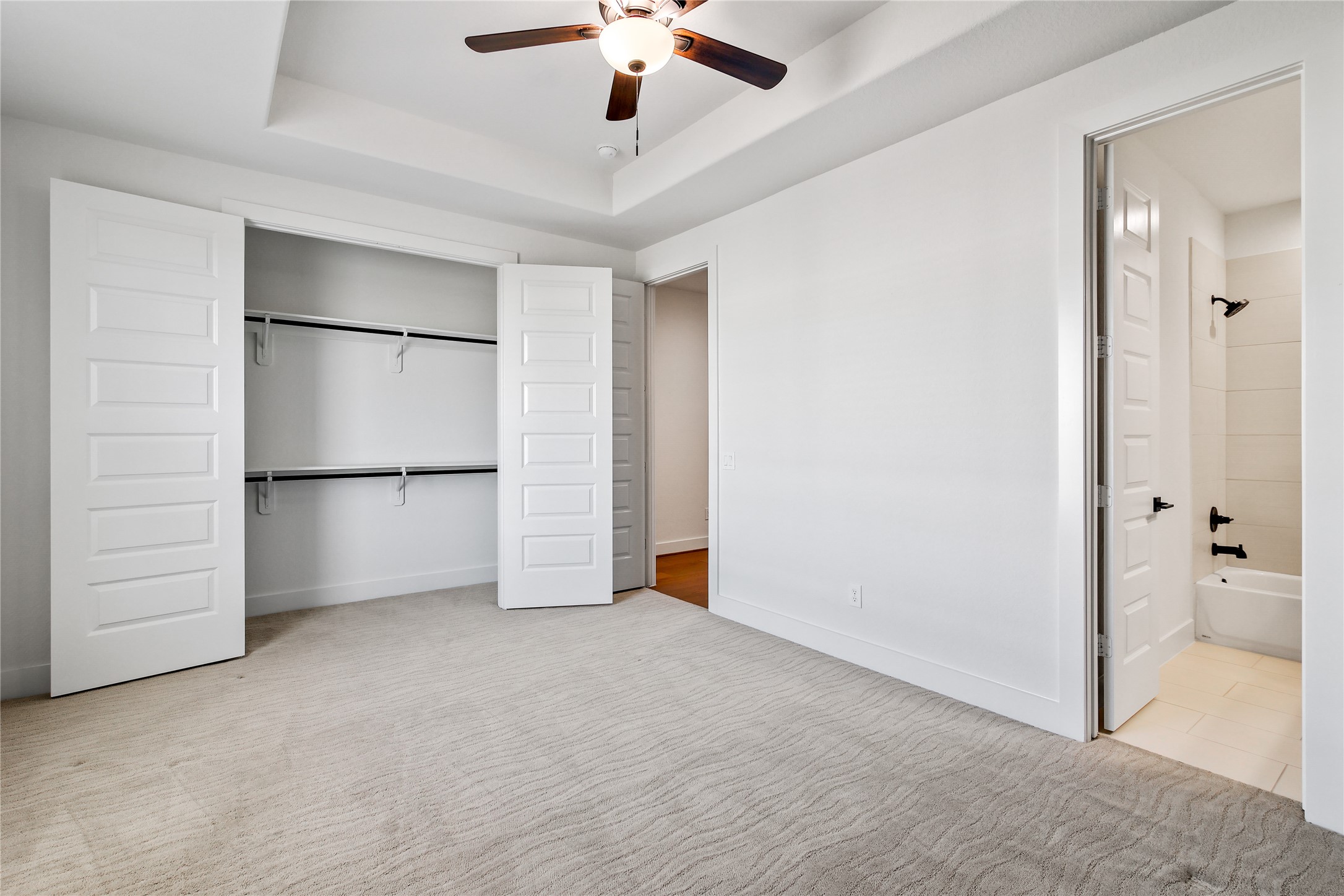 4231 Allen Street Houston, TX 77007 - Photo 18 of 31 Opposite view of the secondary bedroom showing the large closet and entrance to it's en suite bathroom.