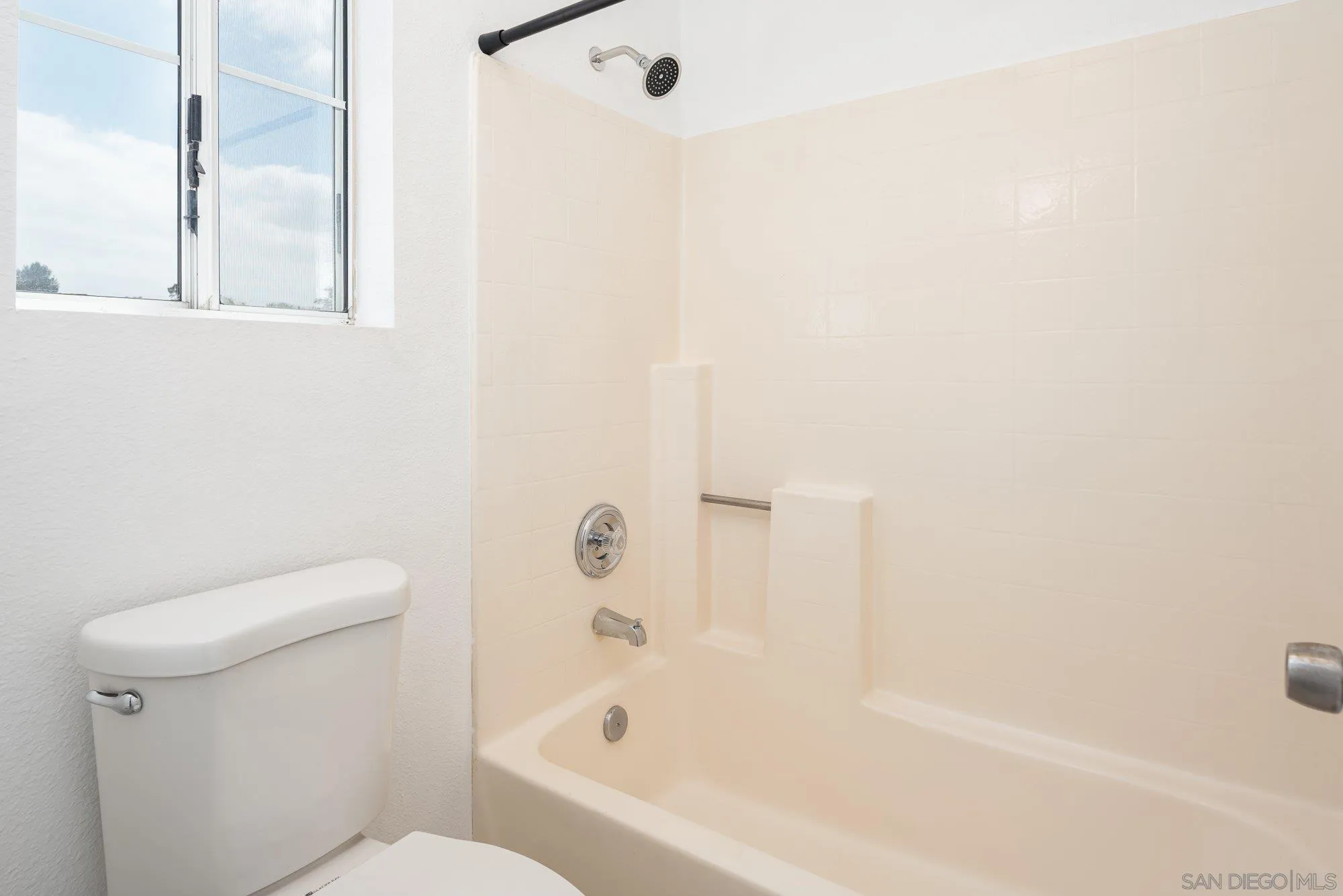 665 Montage Road Oceanside, CA 92057 - Photo 37 of 52 a bathroom with a bathtub and a toilet