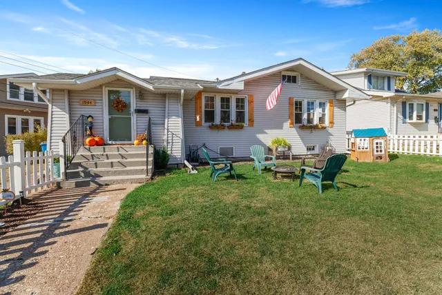 $229,999 | 1944 Warwick Avenue, Whiting, IN 46394