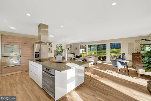 a view of a tennis court