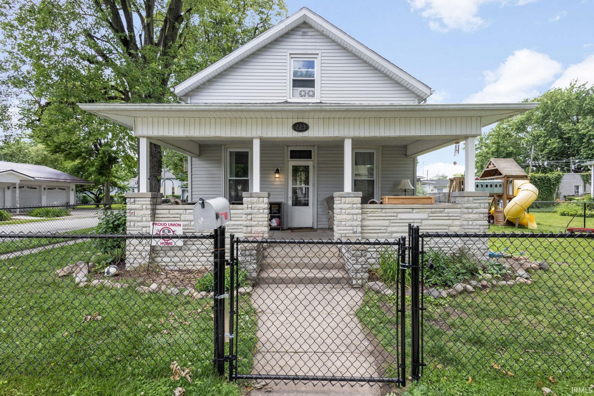 223 South Jackson Street Bremen, IN 46506 - Photo 1 of 27