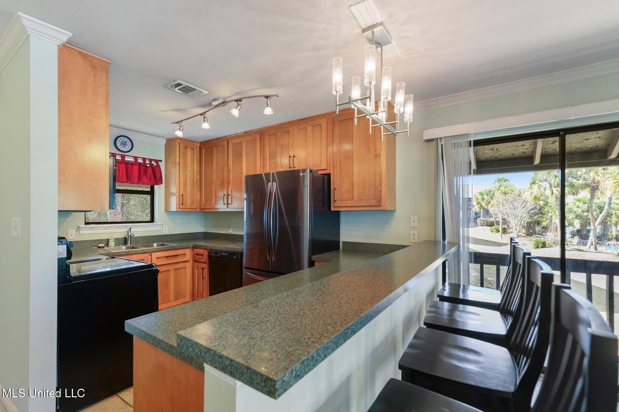 284 Lanai, Unit Z Diamondhead, MS 39525 - Photo 7 of 26 Breakfast Bar/Kitchen