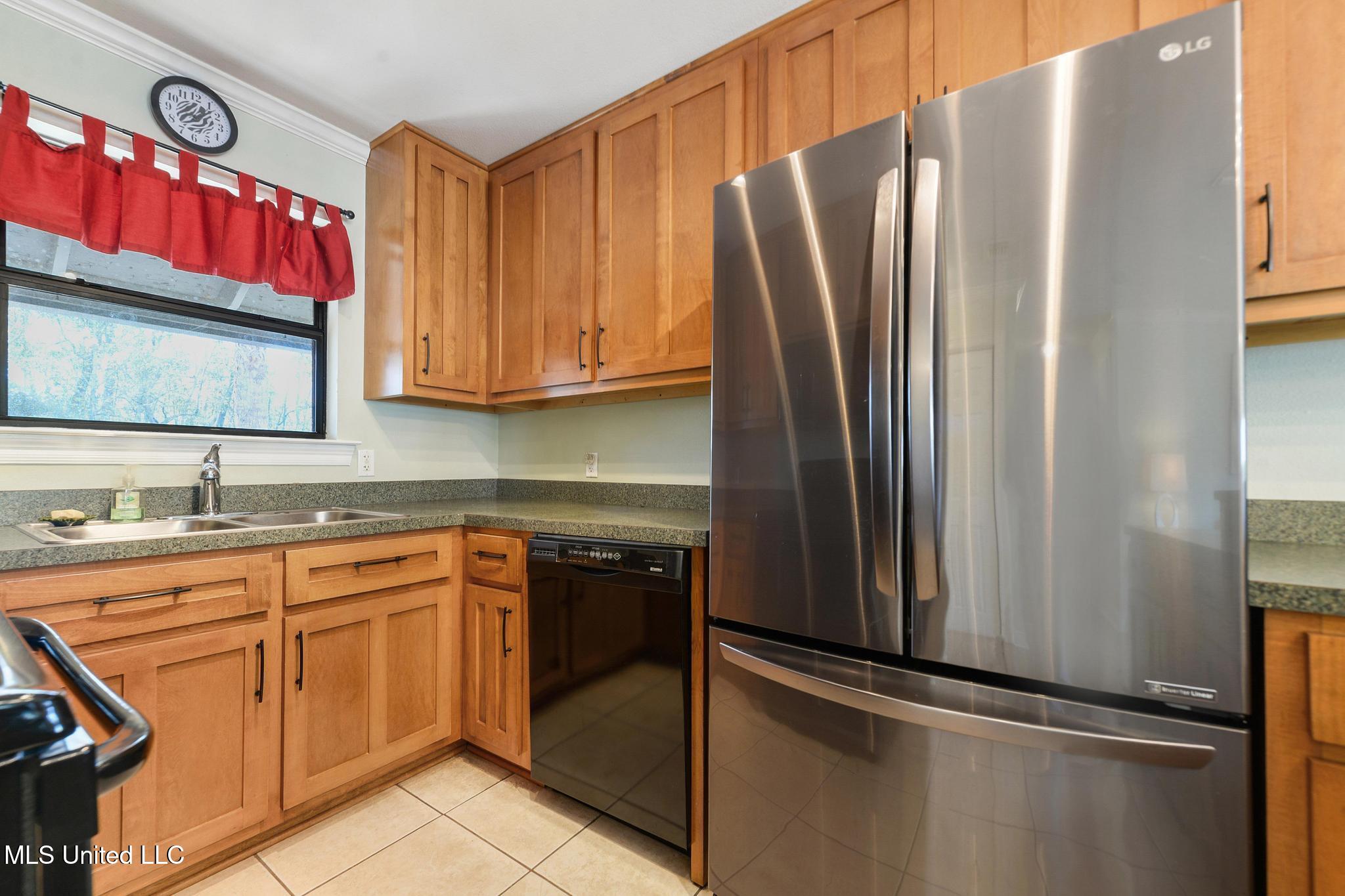 284 Lanai, Unit Z Diamondhead, MS 39525 - Photo 8 of 26 Kitchen