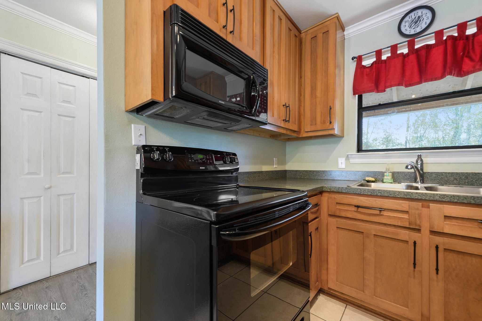 284 Lanai, Unit Z Diamondhead, MS 39525 - Photo 9 of 26 Kitchen