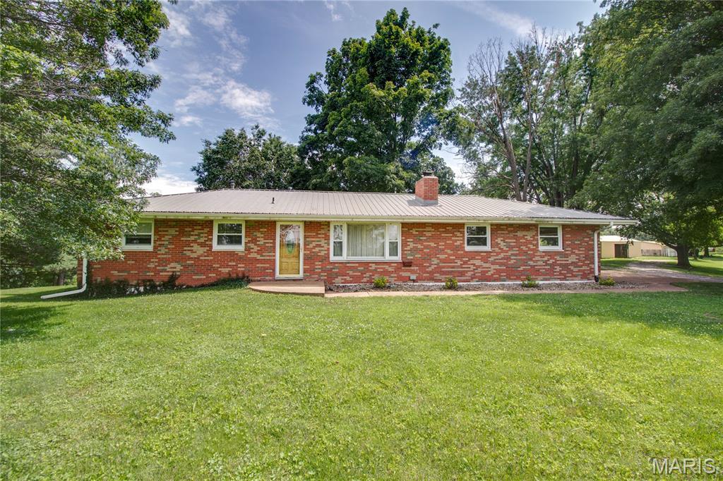 6155 Raymond Road Bunker Hill, IL 62014 - Photo 18 of 64