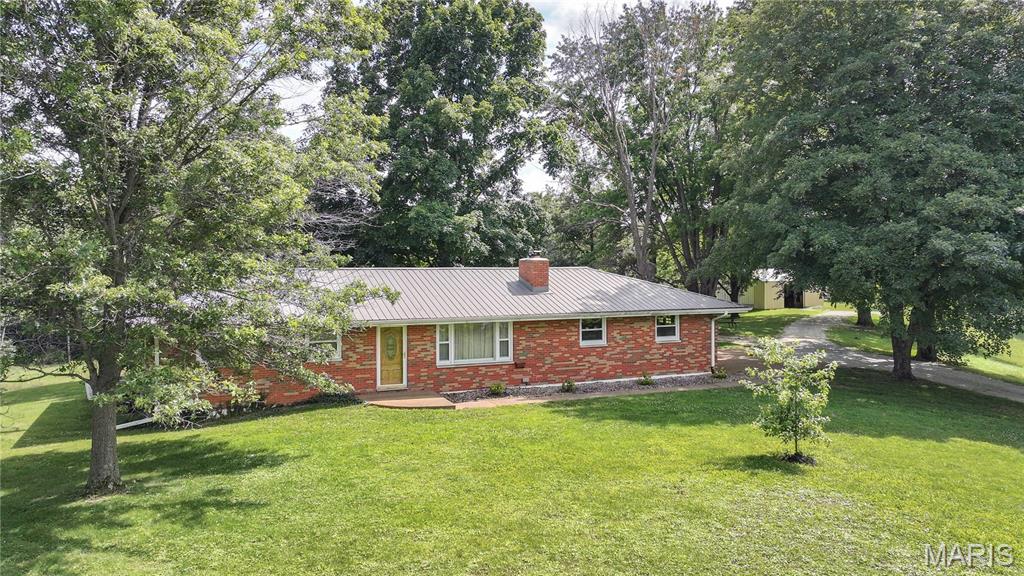 6155 Raymond Road Bunker Hill, IL 62014 - Photo 2 of 64