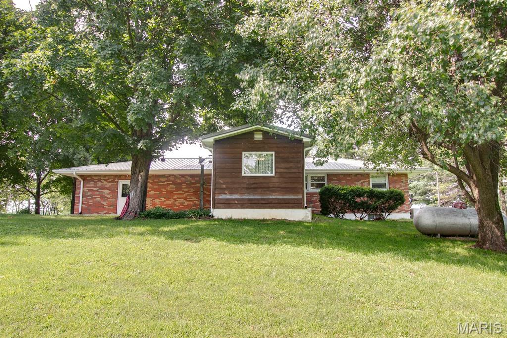 6155 Raymond Road Bunker Hill, IL 62014 - Photo 46 of 64