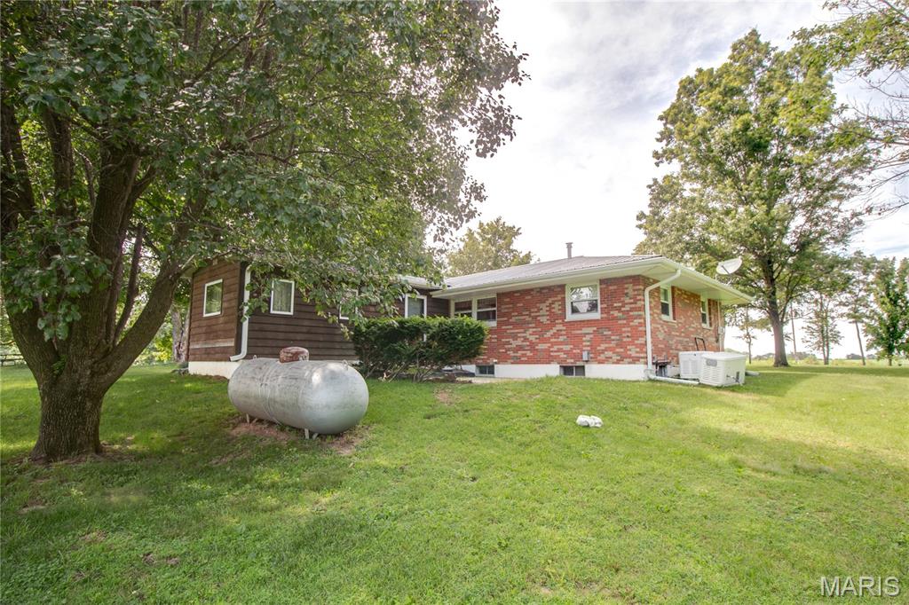 6155 Raymond Road Bunker Hill, IL 62014 - Photo 47 of 64