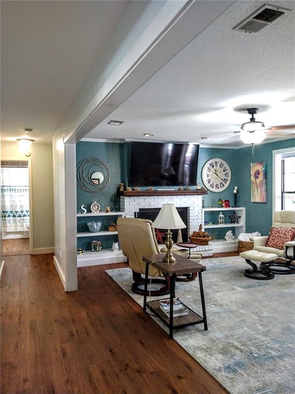13 Gracie Road DeBary, FL 32713 - Photo 22 of 53 a living room with furniture and a clock
