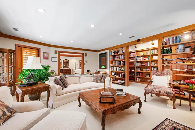 a en suite bathroom with a sink vanity and a mirror