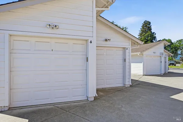 $1,290,000 | 15801 Wardlaw Street, Unit 1, Middletown, CA 95461
