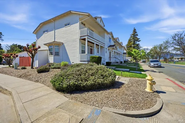 $1,290,000 | 15801 Wardlaw Street, Unit 1, Middletown, CA 95461